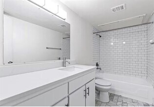 2211 S Vernon Ave in Dallas, TX - Building Photo - Building Photo