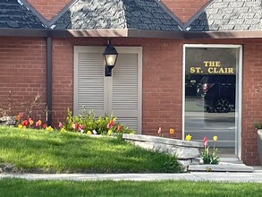 Saint Clair Apartments in Sheboygan, WI - Foto de edificio - Building Photo