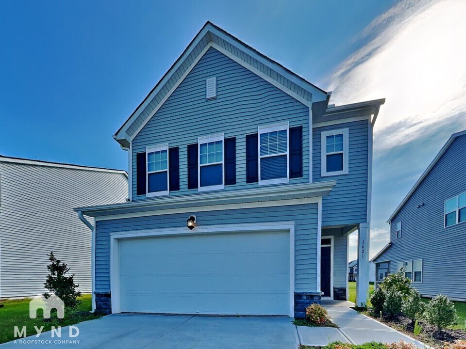 1621 Trembley Pk Dr in Fuquay Varina, NC - Building Photo