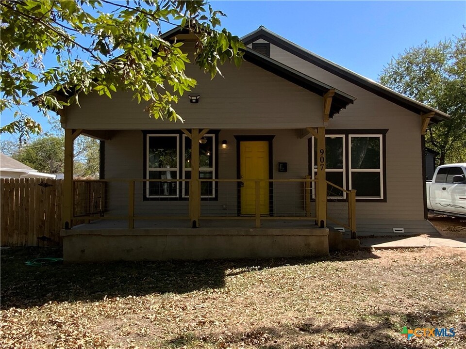 907 N 2nd St in Temple, TX - Building Photo