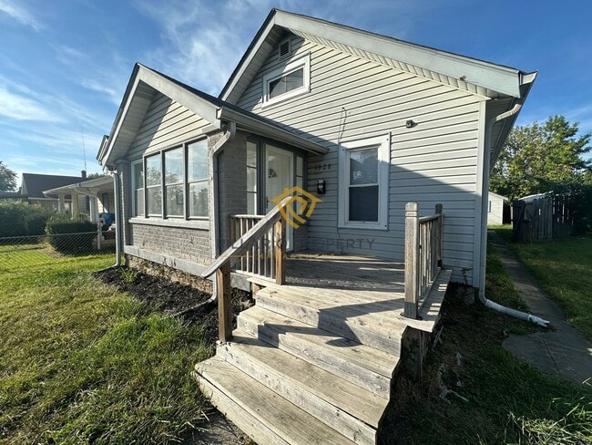 property at 1528 E Tabor St