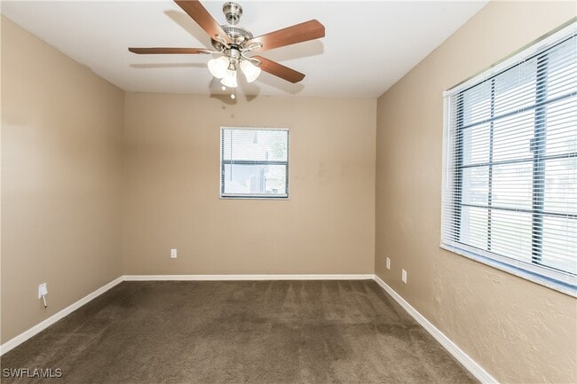 18359 Hawthorne Rd in Ft. Myers, FL - Building Photo - Building Photo