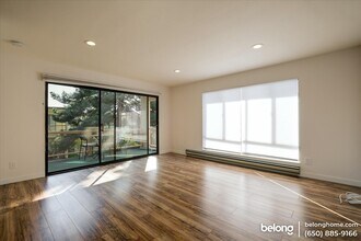 7 Commodore Dr, Unit 453 in Emeryville, CA - Building Photo - Building Photo