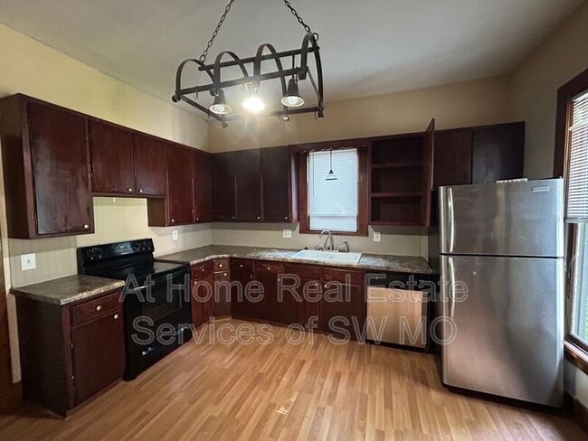 property at 818 W Monroe Terrace