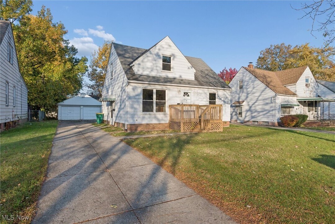 5732 E 141st St in Maple Heights, OH - Building Photo