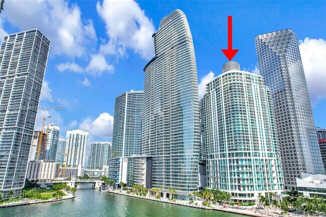 300 S Biscayne Blvd in Miami, FL - Building Photo - Building Photo