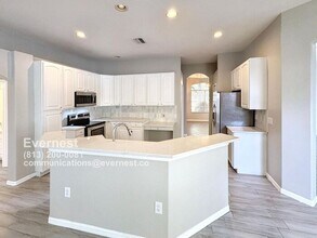 2711 King Surrey Ct in Valrico, FL - Building Photo - Building Photo