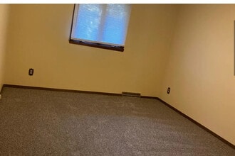 1183 Aura Dr in Rockford, IL - Foto de edificio - Building Photo