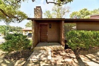 11904 Broad Oaks Dr, Unit A in Austin, TX - Building Photo - Building Photo
