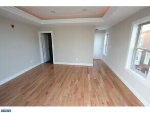 2549 Grays Ferry Ave, Unit B in Philadelphia, PA - Building Photo - Building Photo