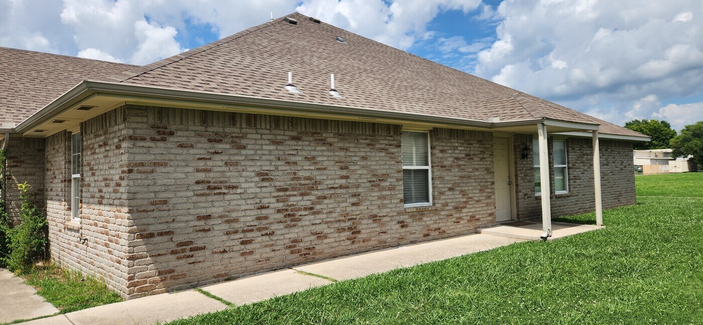 1309 Commerce Dr in Norman, OK - Foto de edificio