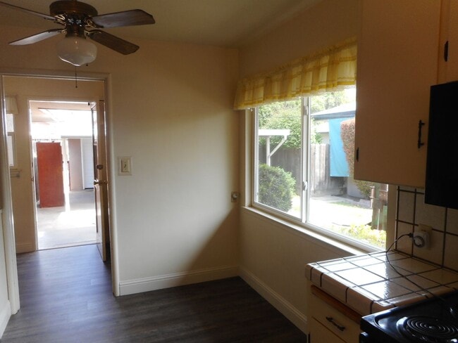 property at 33 E Robinson Ave