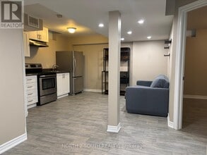 23 Vanwood Crescent in Brampton, ON - Building Photo - Building Photo