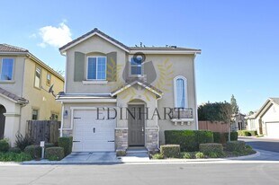3238 Lahar Ln in Clovis, CA - Building Photo