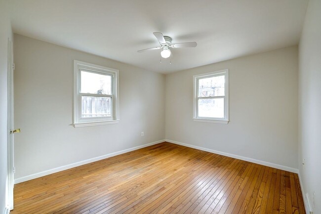 10022 Brunett Ave in Silver Spring, MD - Foto de edificio - Building Photo