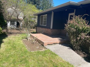 198 NE 157th Ave in Portland, OR - Building Photo - Building Photo