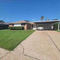 706 Mark St in Deer Park, TX - Building Photo