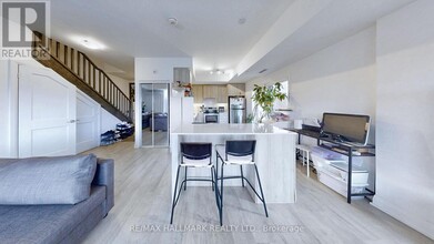 155-155 Downsview Park Blvd in Toronto, ON - Building Photo - Building Photo