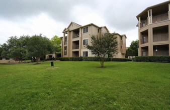 Camden Stoneleigh in Austin, TX - Building Photo - Building Photo