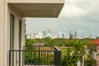 26 Santillane Ave in Coral Gables, FL - Building Photo - Building Photo