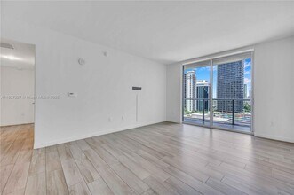 1100 S Miami Ave, Unit 2007 in Miami, FL - Building Photo - Building Photo