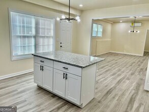 4001 Oak Field Dr in Loganville, GA - Building Photo - Building Photo