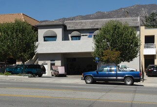 3933 Foothill Blvd in Glendale, CA - Building Photo - Building Photo