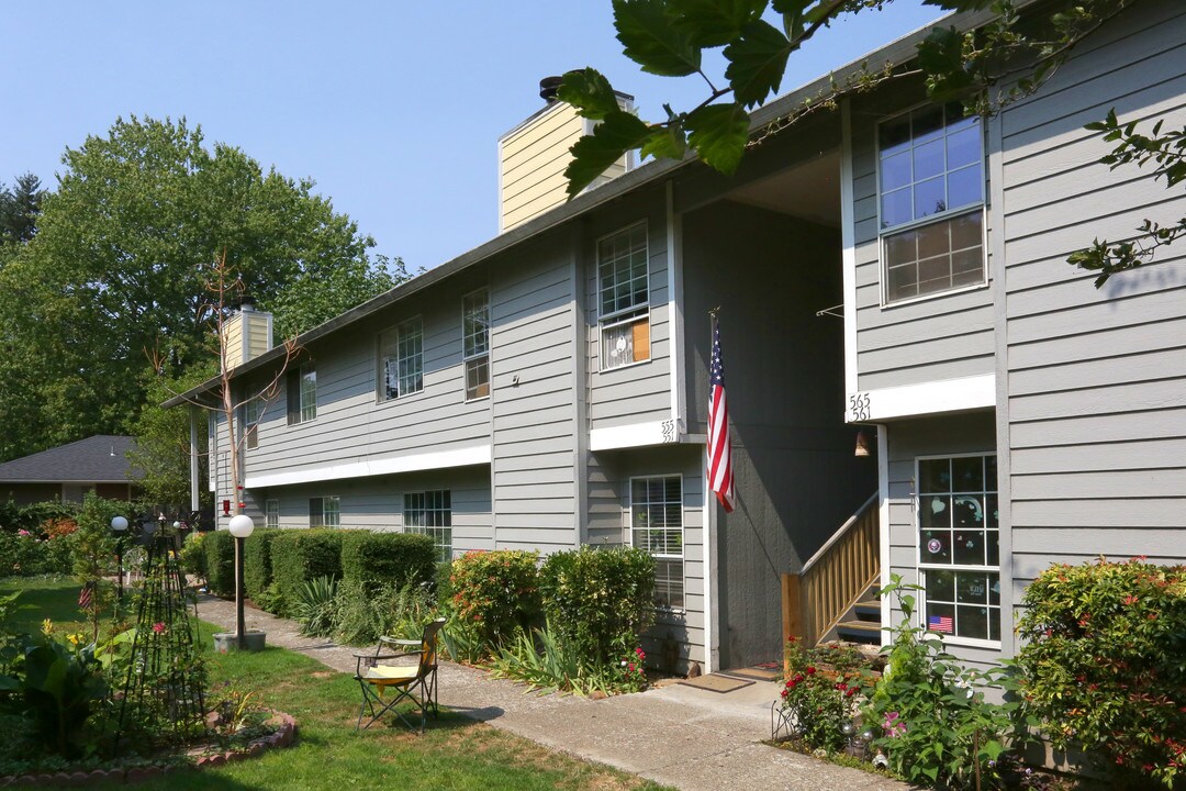 503 N Knott St in Canby, OR - Building Photo