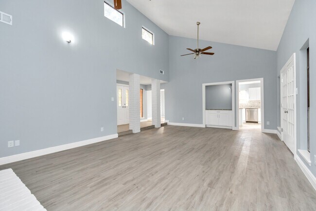 property at 3514 Summit Ln