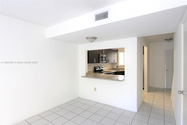 2750 W 76th St in Hialeah, FL - Building Photo - Building Photo