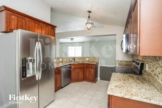 12612 Lake Vista Dr in Gibsonton, FL - Building Photo - Building Photo