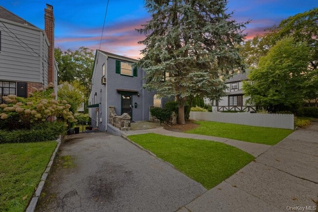 property at 9 Fairway St
