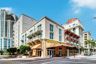 Building F in Miami, FL - Building Photo