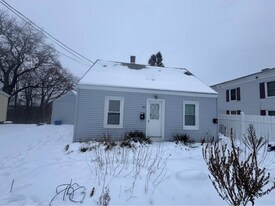 26 7th St in Auburn, ME - Building Photo