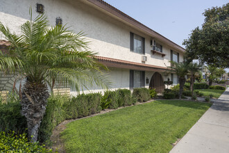 11923 Old River School Rd in Downey, CA - Building Photo - Building Photo