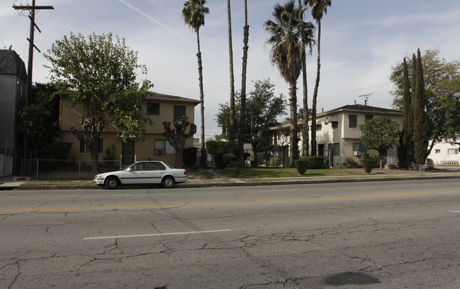 7019-7025 Whitsett Ave in North Hollywood, CA - Building Photo - Building Photo