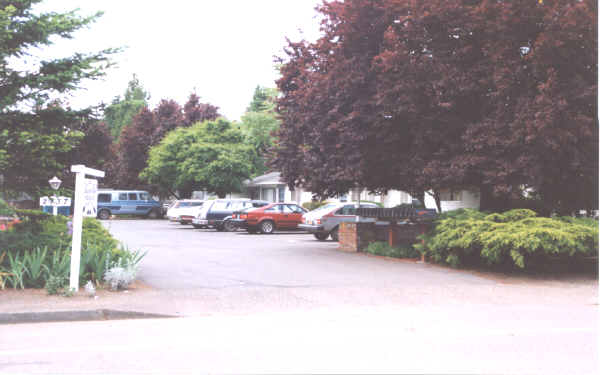 Country House Court in Portland, OR - Building Photo