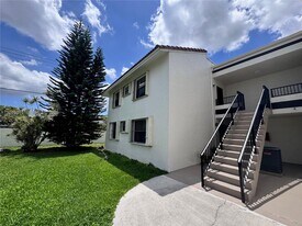10893 NW 7th St in Miami, FL - Building Photo