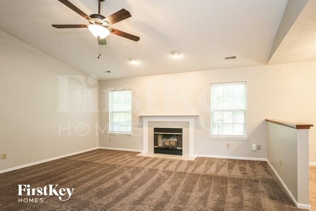 557 E Pine Ridge Dr in Westfield, IN - Building Photo - Building Photo