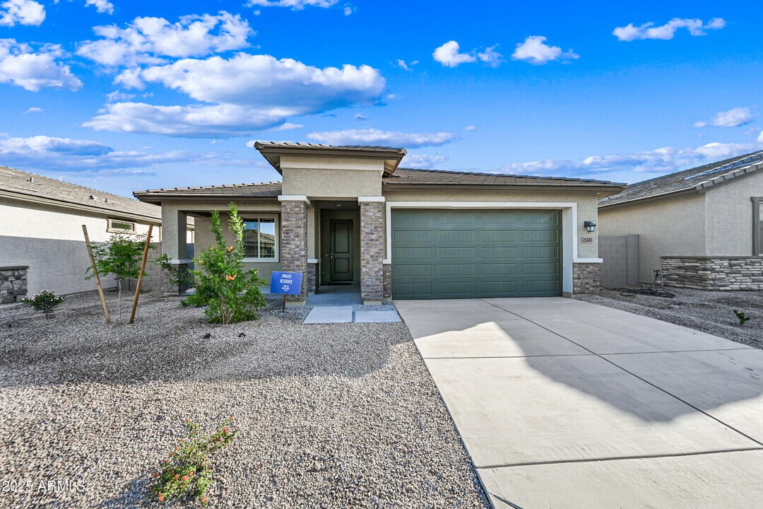 25243 W Bowker St in Buckeye, AZ - Building Photo