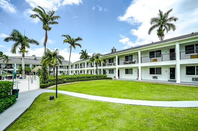 1035 Spanish River Rd, Unit 108 in Boca Raton, FL - Building Photo - Building Photo