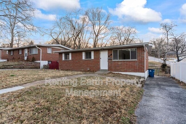 801 Thomas Ave in Ferguson, MO - Building Photo - Building Photo