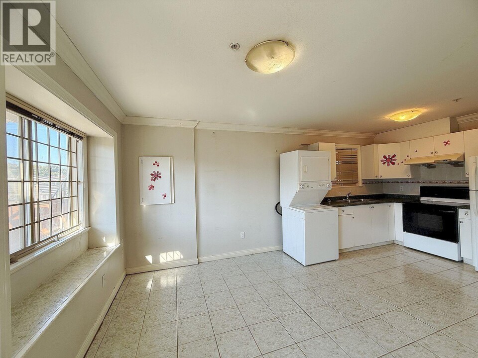 12xx E 61st Ave in Vancouver, BC - Building Photo