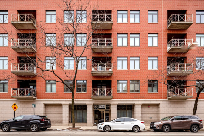 1155 W Armitage Ave in Chicago, IL - Building Photo - Building Photo