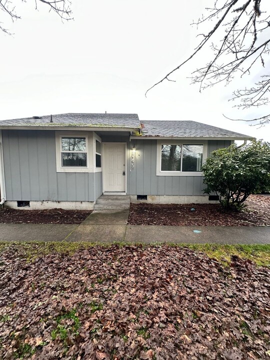 745 Hamelin Ln SE in Olympia, WA - Building Photo