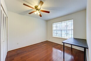 10363 Briar Forest Dr in Houston, TX - Building Photo