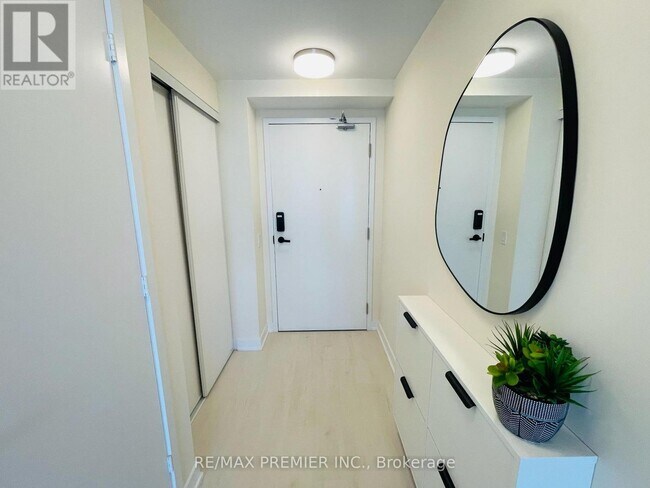 3900 Confederation Pkwy in Mississauga, ON - Building Photo - Building Photo