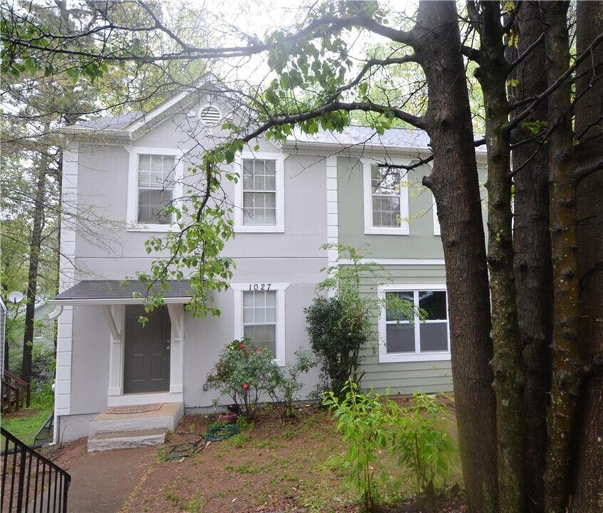 1027 Plantation Way in Kennesaw, GA - Building Photo