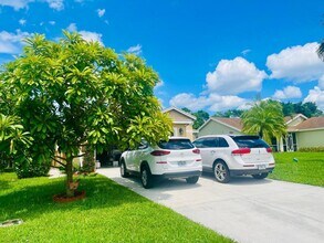6817 Barnwell Dr in Boynton Beach, FL - Foto de edificio - Building Photo