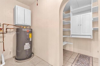 211 SE 1st Terrace in Dania Beach, FL - Foto de edificio - Building Photo